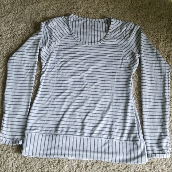 Athleta long sleeve shirt. - Picture 3 of 3